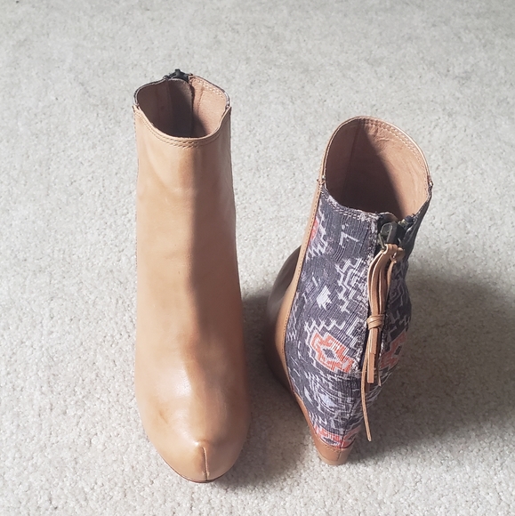 Boots - Picture 2 of 4